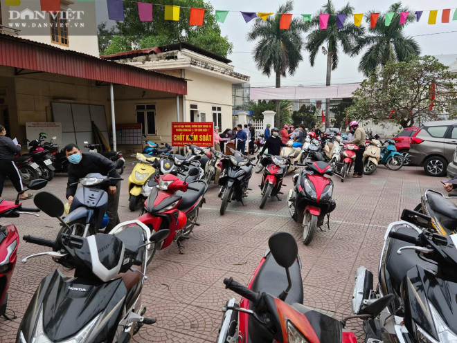 Hải Phòng: Người dân nháo nhào đi xin giấy xác nhận ra ngoài thành phố về quê ăn tết - 6