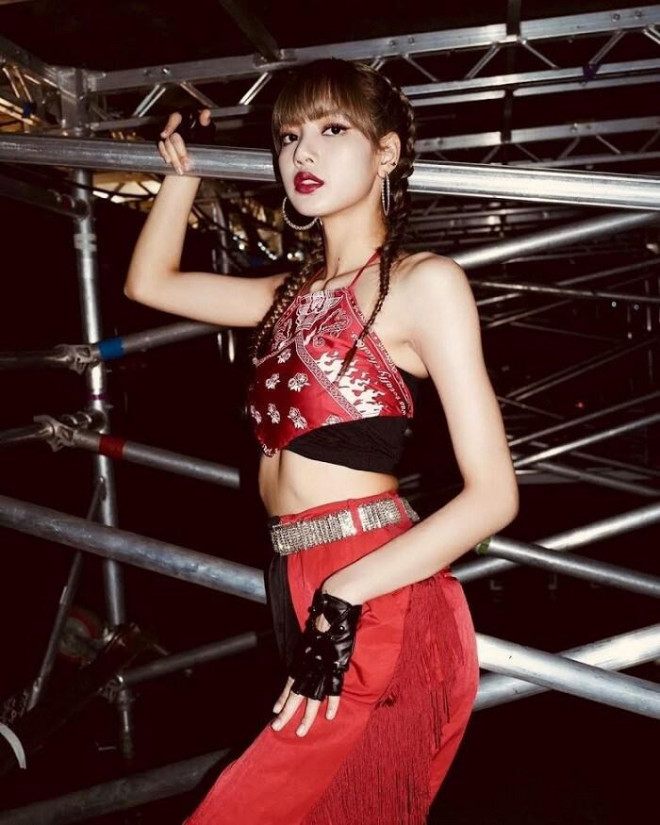 Lisa BlackPink có khả năng thách thức mọi kiểu tóc? - 11
