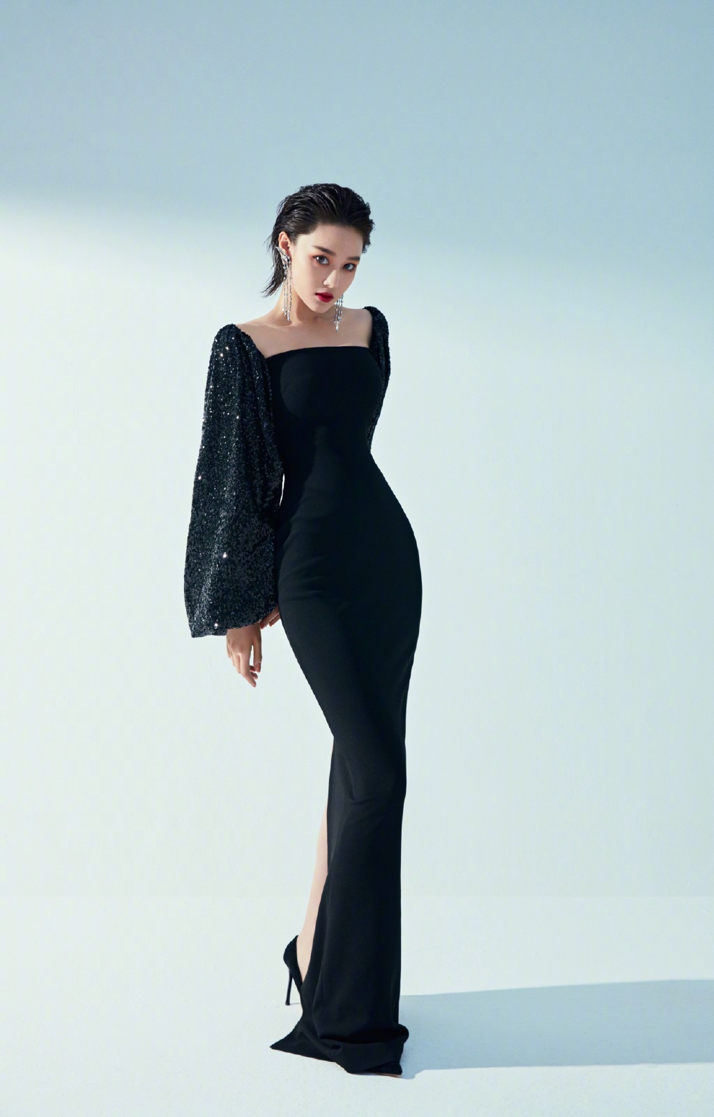 "Lý Mạc Sầu sexy nhất" từ ngày làm vợ sĩ quan, tuổi "băm" vẫn trẻ đẹp - 7