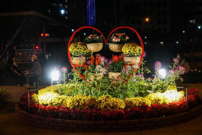 Đà Nẵng lung linh về đêm trước thềm năm mới - 3