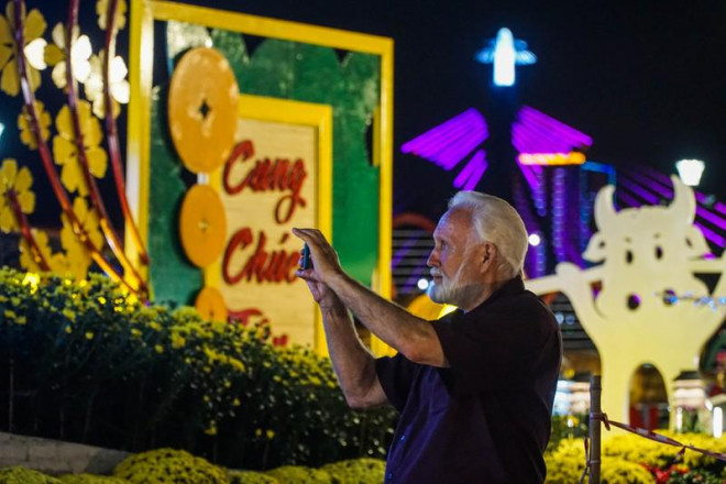 Đà Nẵng lung linh về đêm trước thềm năm mới - 7