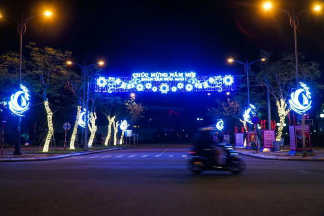 Đà Nẵng lung linh về đêm trước thềm năm mới - 4