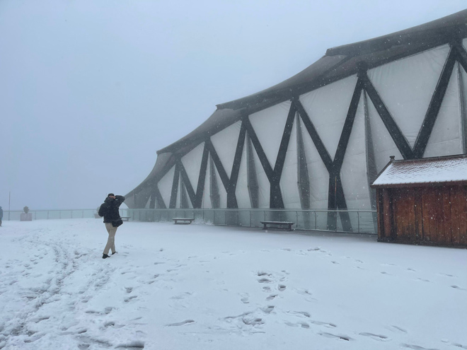 Clip: Mưa tuyết bất ngờ phủ trắng đỉnh Fansipan ngày 27 Tết Tân Sửu - 5