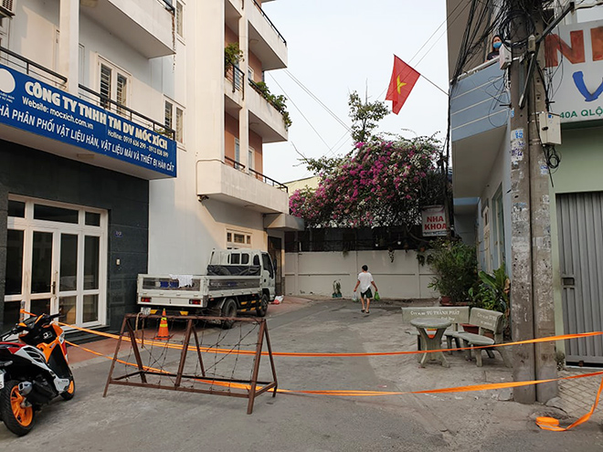 TP.HCM phong tỏa nhiều nơi liên quan đến 4 ca nhiễm COVID-19 là nhân viên sân bay Tân Sơn Nhất - 3