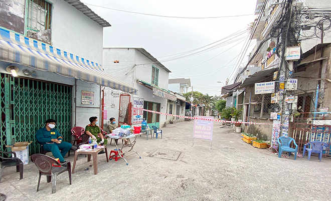 TP.HCM phong tỏa nhiều nơi liên quan đến 4 ca nhiễm COVID-19 là nhân viên sân bay Tân Sơn Nhất - 5