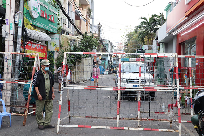 TP.HCM phong tỏa nhiều nơi liên quan đến 4 ca nhiễm COVID-19 là nhân viên sân bay Tân Sơn Nhất - 8