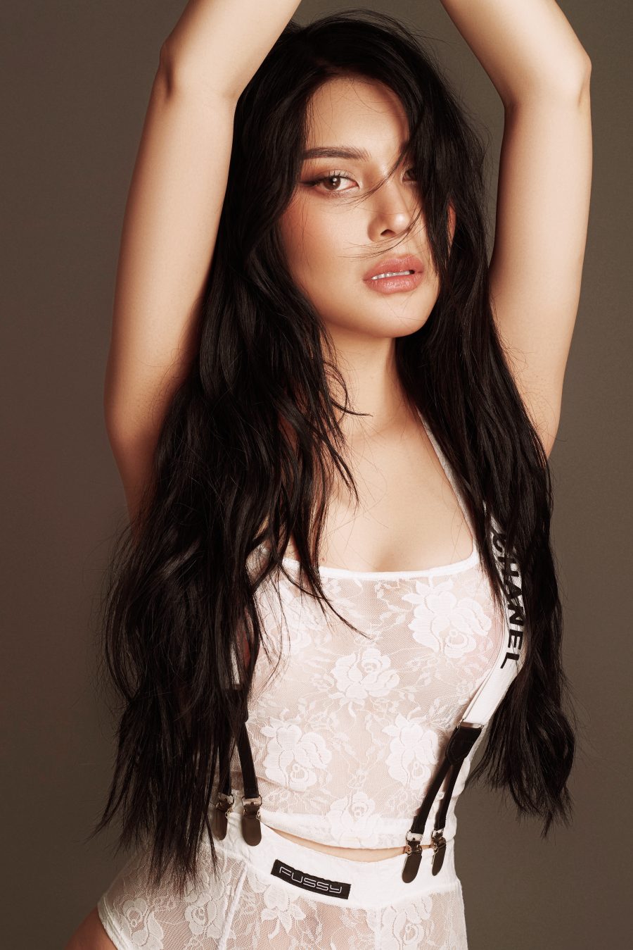 "Ngọc nữ bolero": Dáng đẹp như người mẫu, chẳng ngại mặc gợi tình - 4