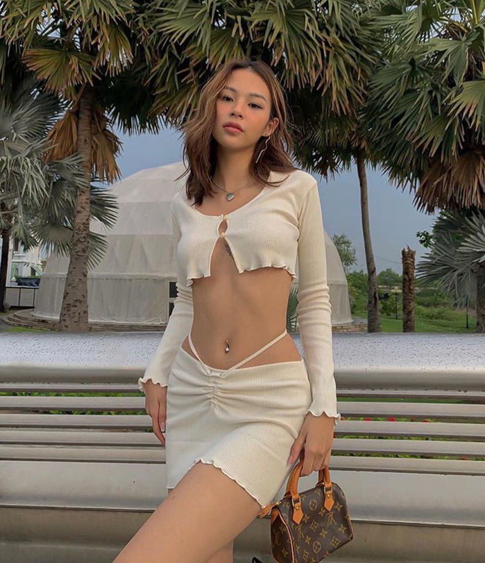 Chân dài đi hát thảm hoạ giống Chi Pu: Dáng siêu mẫu, vòng 1 tuyệt tác - 2