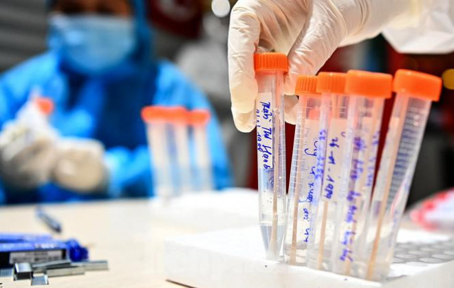 Trắng đêm xét nghiệm COVID-19 khẩn cấp cho 10.000 nhân viên sân bay Nội Bài - 6