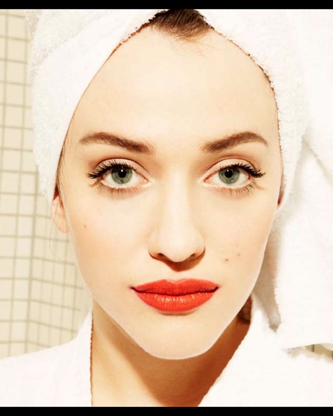 "Cô hầu bàn" có vòng 1 sexy nhất Hollywood tuổi "băm" vẫn đẹp tới ngạt thở - 2