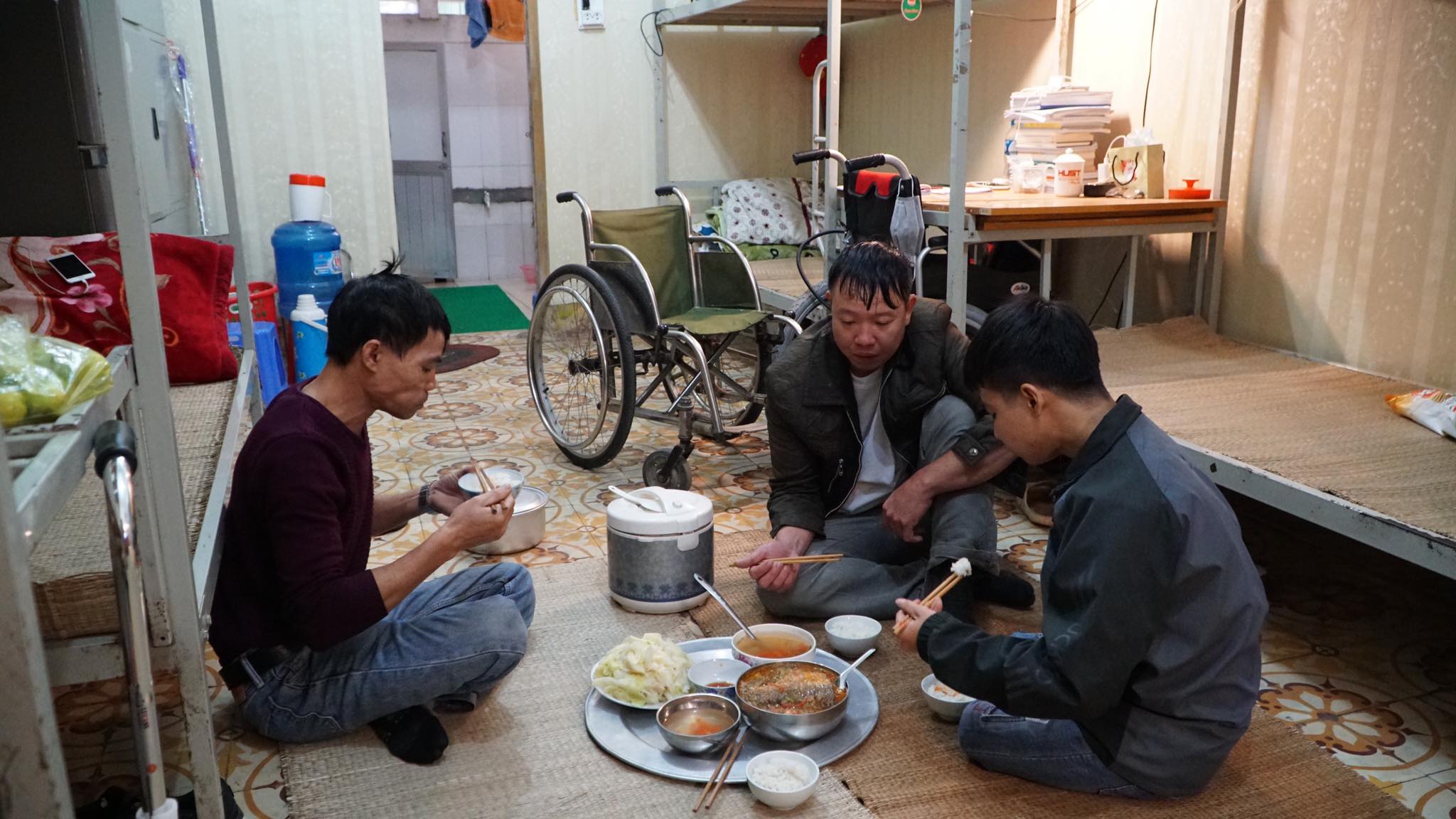 Cuộc sống mới của nam sinh được bạn cõng tới trường và điều ước trong năm mới - 5