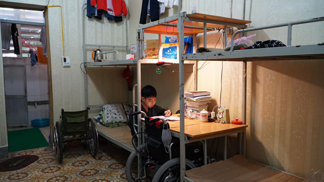 Cuộc sống mới của nam sinh được bạn cõng tới trường và điều ước trong năm mới - 6