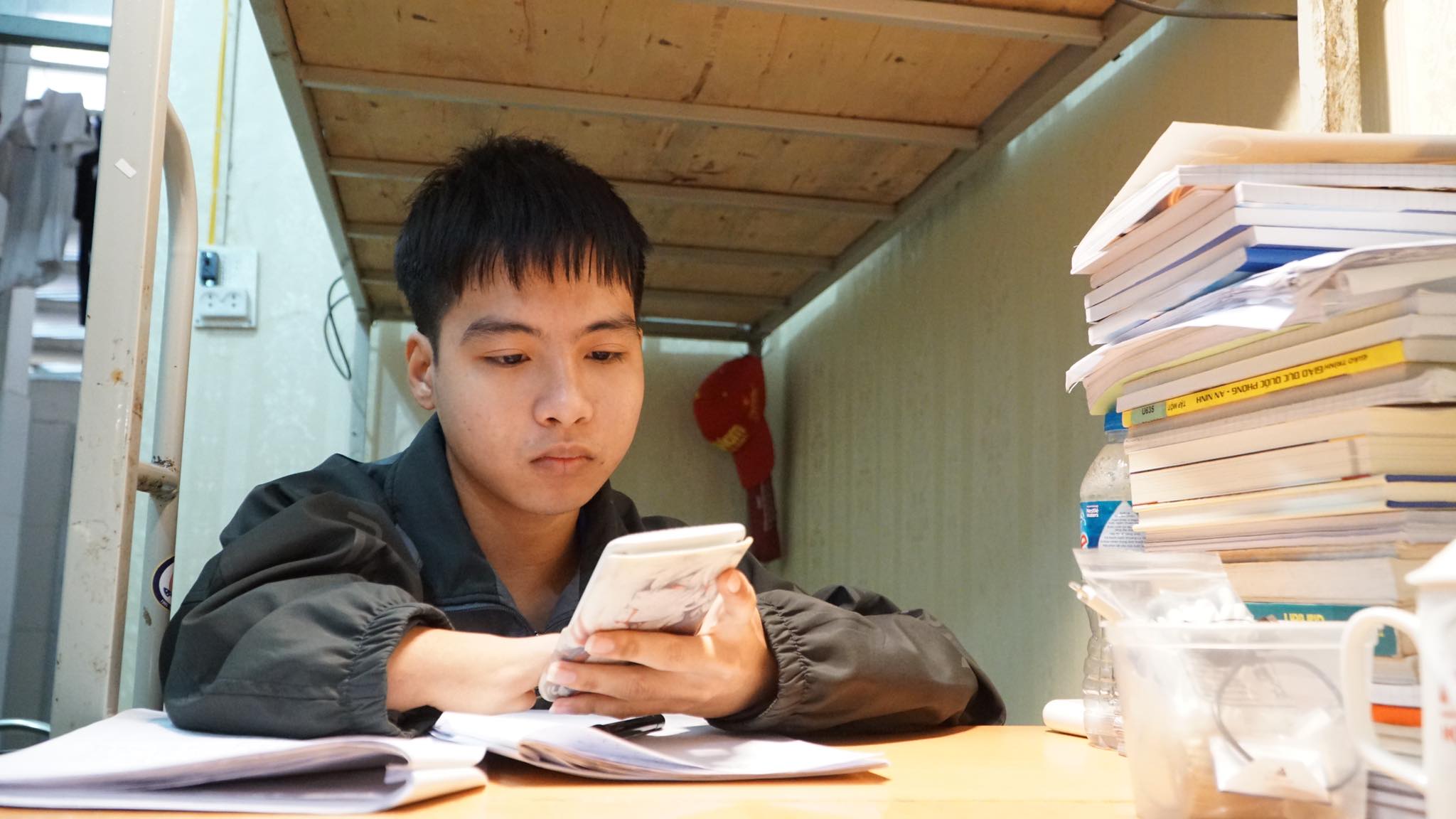 Cuộc sống mới của nam sinh được bạn cõng tới trường và điều ước trong năm mới - 7