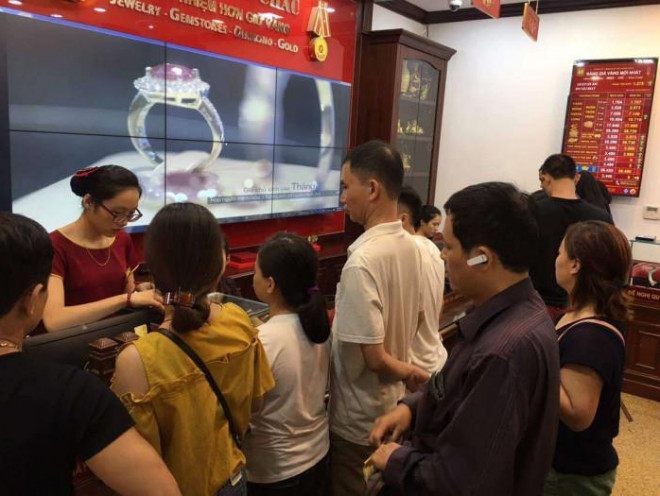 Giá vàng hôm nay 30 Tết (11/2): Hai phiên, vàng tăng hơn 1 triệu - 1