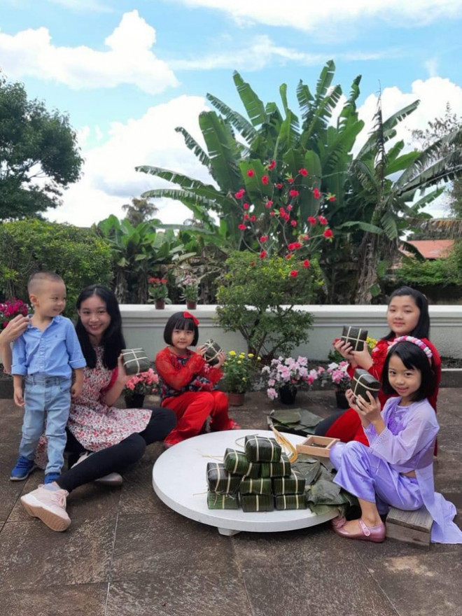 Hoa mai, hoa đào, bánh chưng xanh nơi tâm dịch COVID-19 lớn thứ ba thế giới - 3