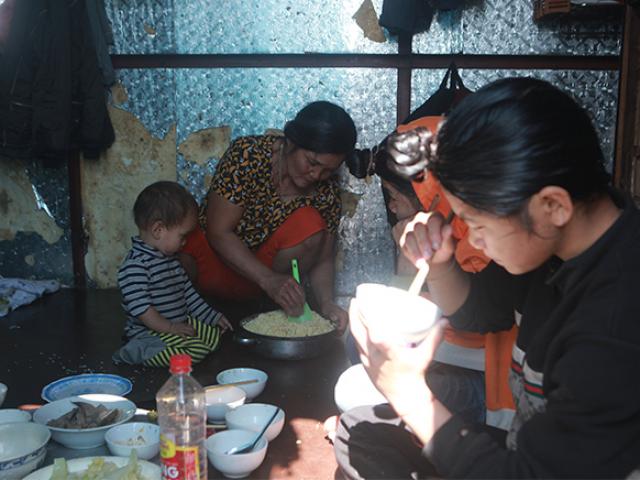 Tin tức trong ngày - Gia đình 14 con ở Hà Nội: Tết đói khổ hơn vì biến cố lớn
