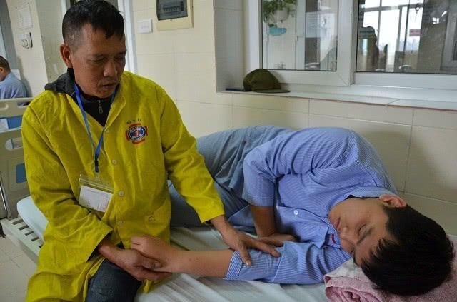 Chàng trai bất ngờ ngất xỉu sau khi tập tập thể dục, nguyên nhân là do thứ không ngờ đến - 1