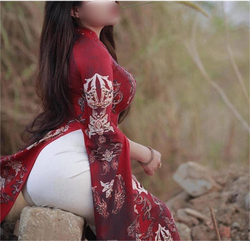 "Thiếu nữ bên hoa đào" mặc áo dài, tạo dáng muốn "đau lưng" - 3