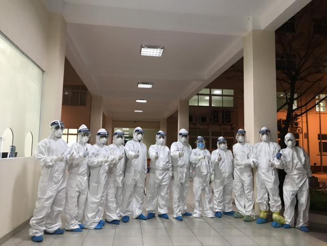 Giây phút giao thừa đặc biệt tại Bệnh viện dã chiến 2 - 4