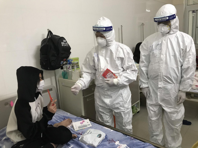 Giây phút giao thừa đặc biệt tại Bệnh viện dã chiến 2 - 3