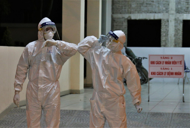 Giây phút giao thừa đặc biệt tại Bệnh viện dã chiến 2 - 10