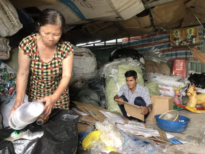 Gặp đôi vợ chồng nhặt ve chai trả lại tiền tỉ cho người đánh rơi - 2