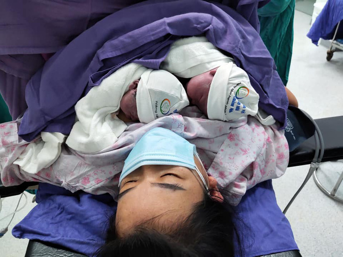 Em bé chào đời trong khu cách ly thời Covid-19 sát giao thừa - 10