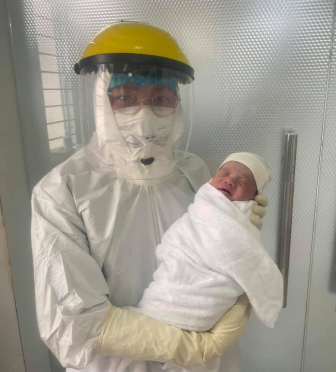 Em bé chào đời trong khu cách ly thời Covid-19 sát giao thừa - 14