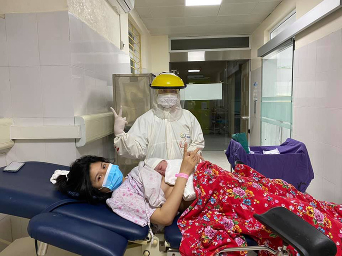 Em bé chào đời trong khu cách ly thời Covid-19 sát giao thừa - 3