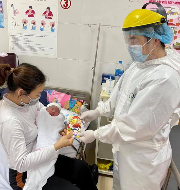 Em bé chào đời trong khu cách ly thời Covid-19 sát giao thừa - 5