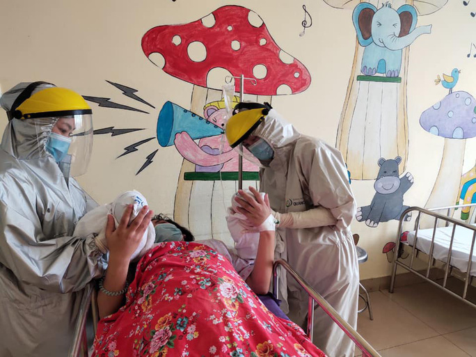 Em bé chào đời trong khu cách ly thời Covid-19 sát giao thừa - 8