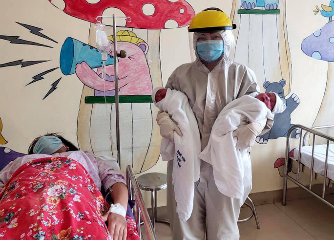 Em bé chào đời trong khu cách ly thời Covid-19 sát giao thừa - 9