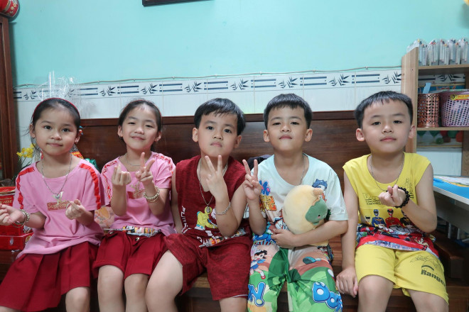 Ca sinh 5 đầu tiên ở TP HCM giờ ra sao? - 5