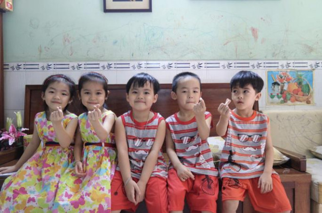 Ca sinh 5 đầu tiên ở TP HCM giờ ra sao? - 13