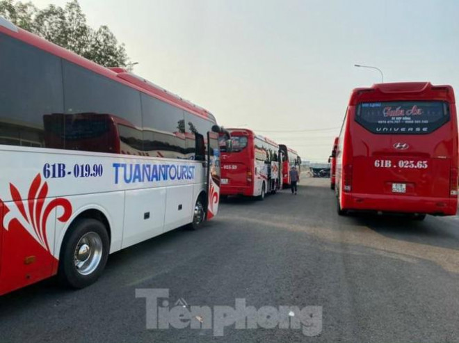 Hơn 100 trẻ em rời khu cách ly ở Bình Dương về nhà ngày mùng 3 Tết - 2