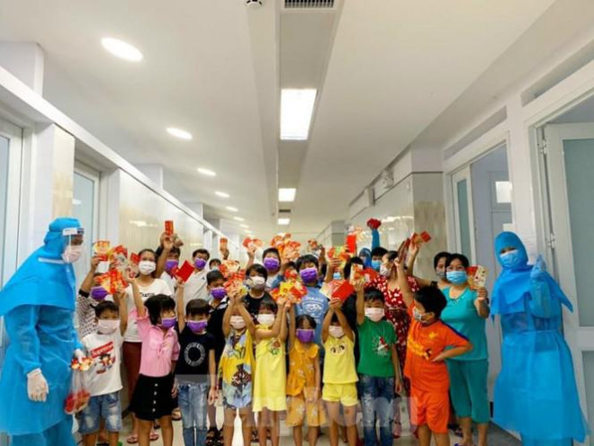 Hơn 100 trẻ em rời khu cách ly ở Bình Dương về nhà ngày mùng 3 Tết - 5