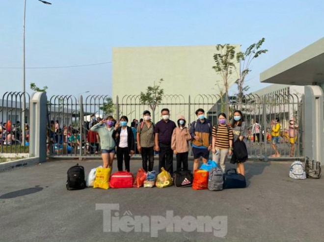 Hơn 100 trẻ em rời khu cách ly ở Bình Dương về nhà ngày mùng 3 Tết - 7