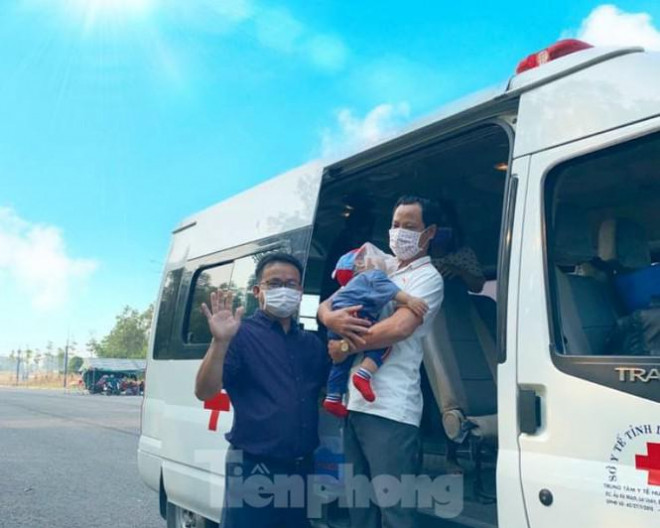 Hơn 100 trẻ em rời khu cách ly ở Bình Dương về nhà ngày mùng 3 Tết - 6