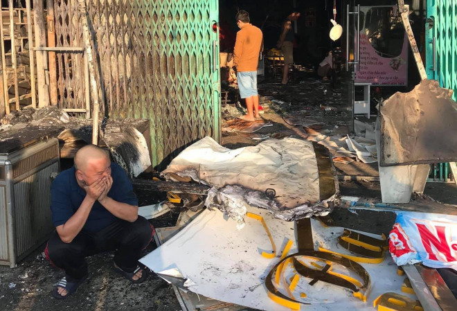 Cháy nhà sáng mùng 4 Tết, cảnh sát phá cửa cứu 6 người thoát nạn - 6