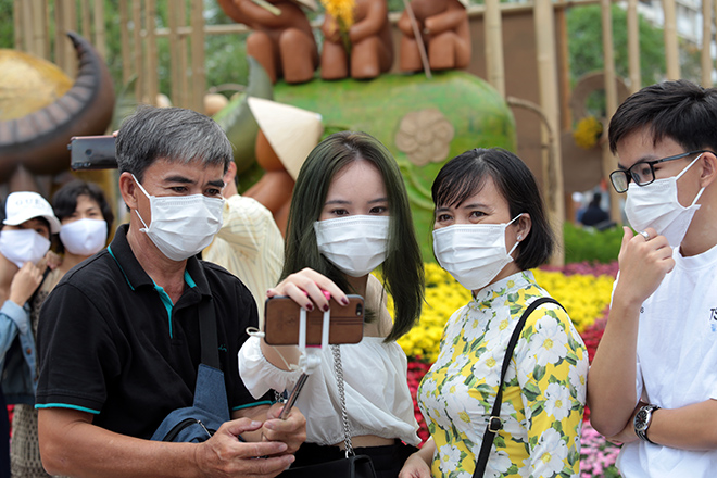 Đường hoa Nguyễn Huệ kéo dài thêm 1 ngày đón khách - 3