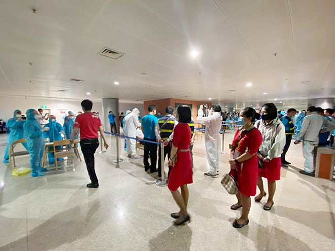 TP.HCM: Xét nghiệm thần tốc là chìa khóa then chốt kiểm soát chuỗi lây nhiễm liên quan đến sân bay Tân Sơn Nhất - 3