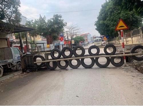 Muôn kiểu rào đường, chặn ngõ thực hiện cách ly xã hội ở Hải Dương - 6