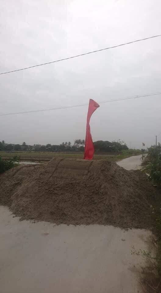 Muôn kiểu rào đường, chặn ngõ thực hiện cách ly xã hội ở Hải Dương - 3