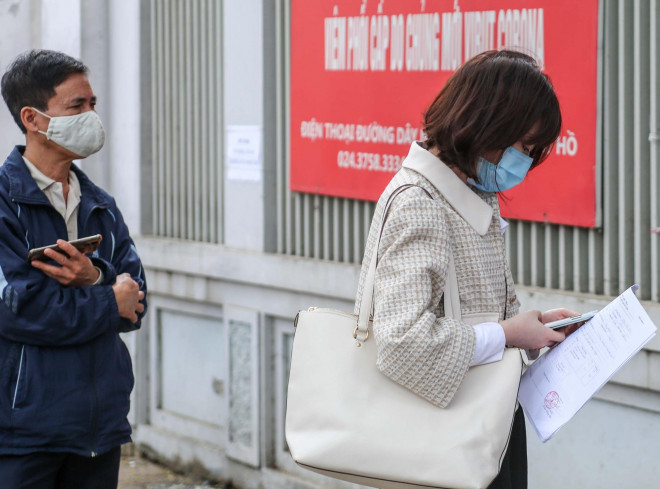 CLIP: Hàng trăm người dân từ Hải Dương về được lấy mẫu xét nghiệm Covid-19 - 6