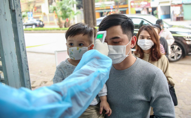 CLIP: Hàng trăm người dân từ Hải Dương về được lấy mẫu xét nghiệm Covid-19 - 9