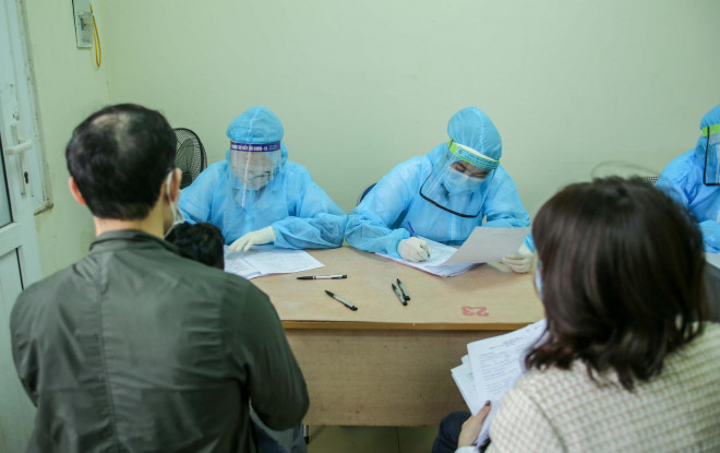 CLIP: Hàng trăm người dân từ Hải Dương về được lấy mẫu xét nghiệm Covid-19 - 10