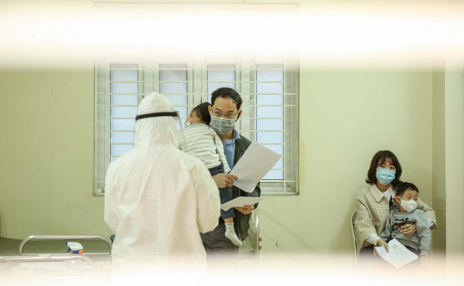 CLIP: Hàng trăm người dân từ Hải Dương về được lấy mẫu xét nghiệm Covid-19 - 12