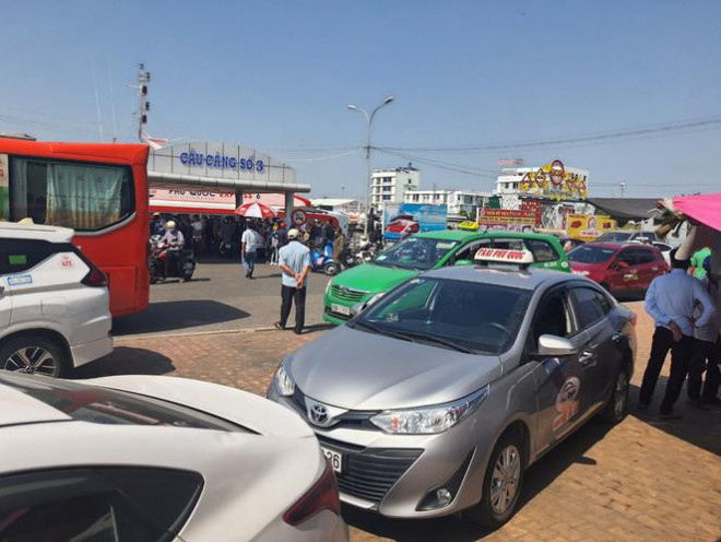 Dòng người chen chân ra đảo Phú Quốc, cảng Rạch Giá quá tải - 8