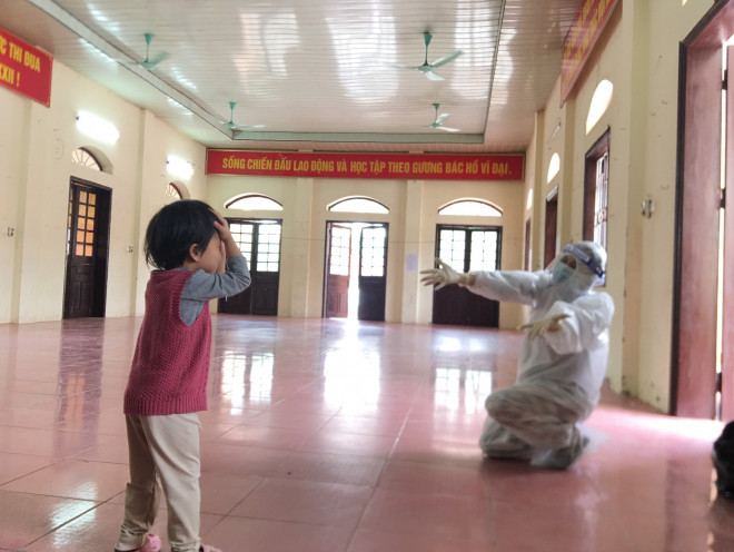 Cẩm Giàng: Nữ y tá cách con 30m trong tâm dịch, nghe tiếng con khóc xé ruột gan mà không thể chạm vào - 5