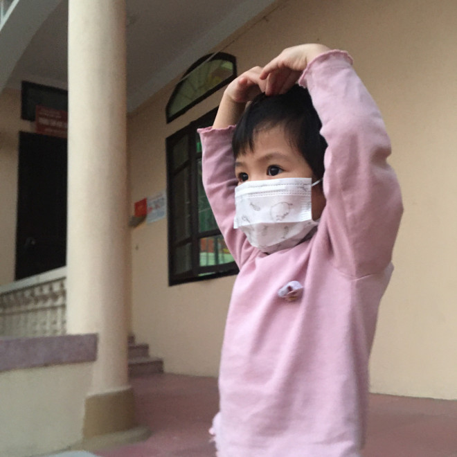 Cẩm Giàng: Nữ y tá cách con 30m trong tâm dịch, nghe tiếng con khóc xé ruột gan mà không thể chạm vào - 7